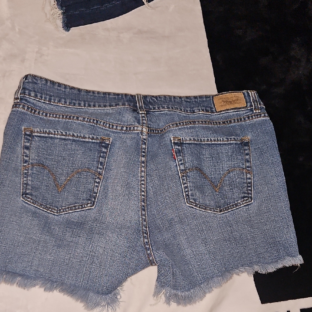 Levis Shorts 16